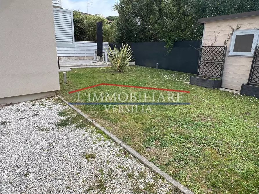 Immagine 6 di Appartamento in vendita  a Montignoso