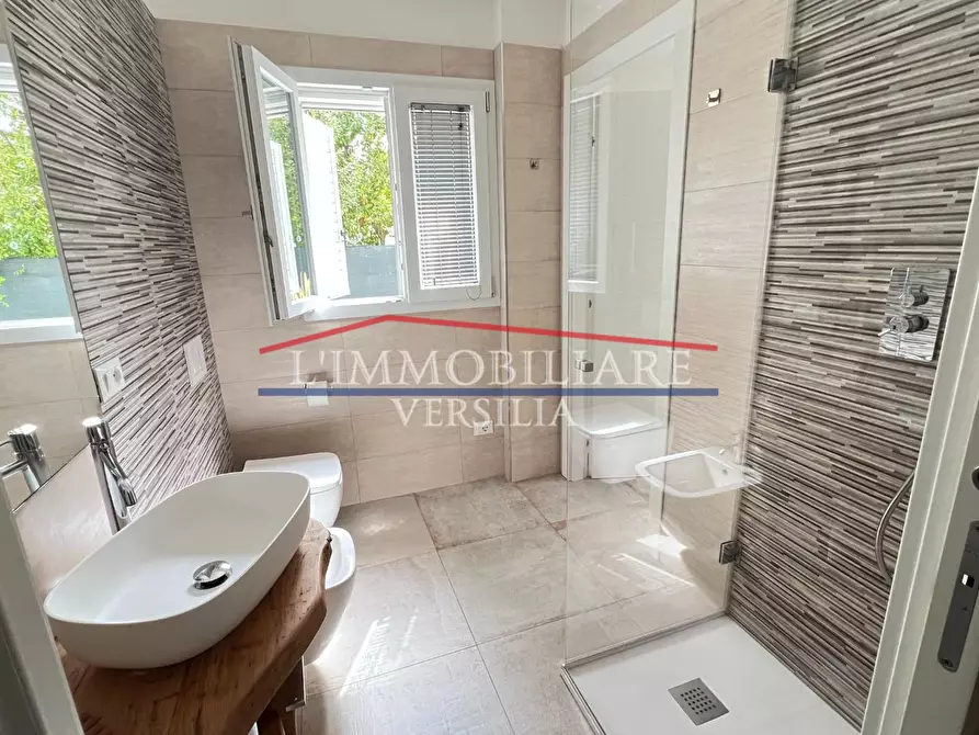 Immagine 27 di Appartamento in vendita  a Montignoso