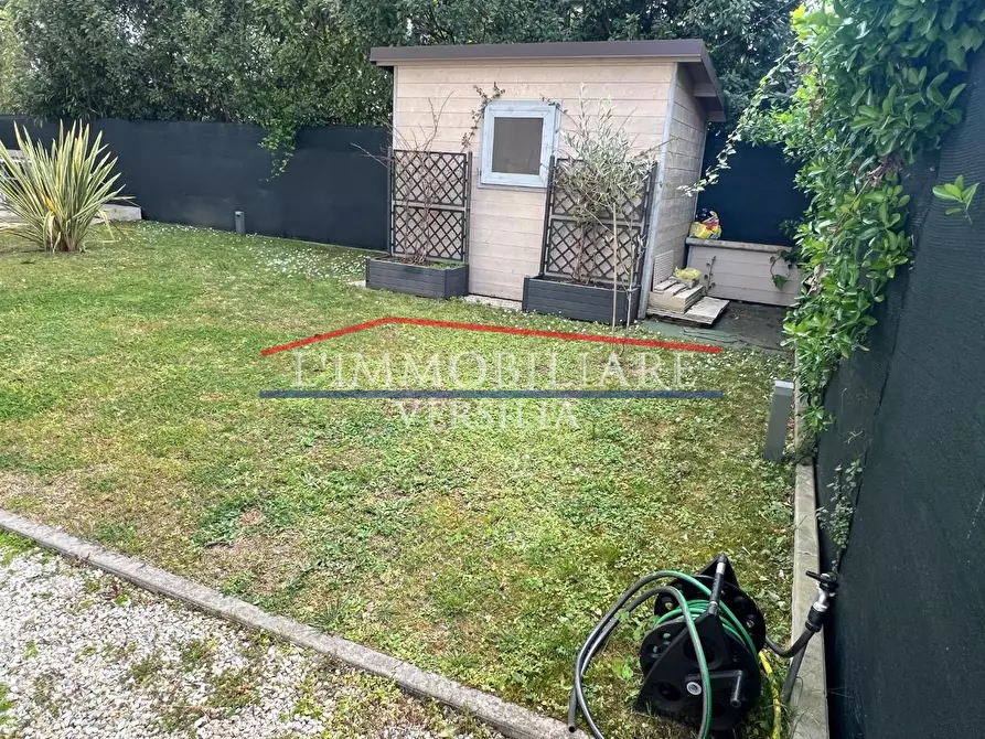 Immagine 5 di Appartamento in vendita  a Montignoso