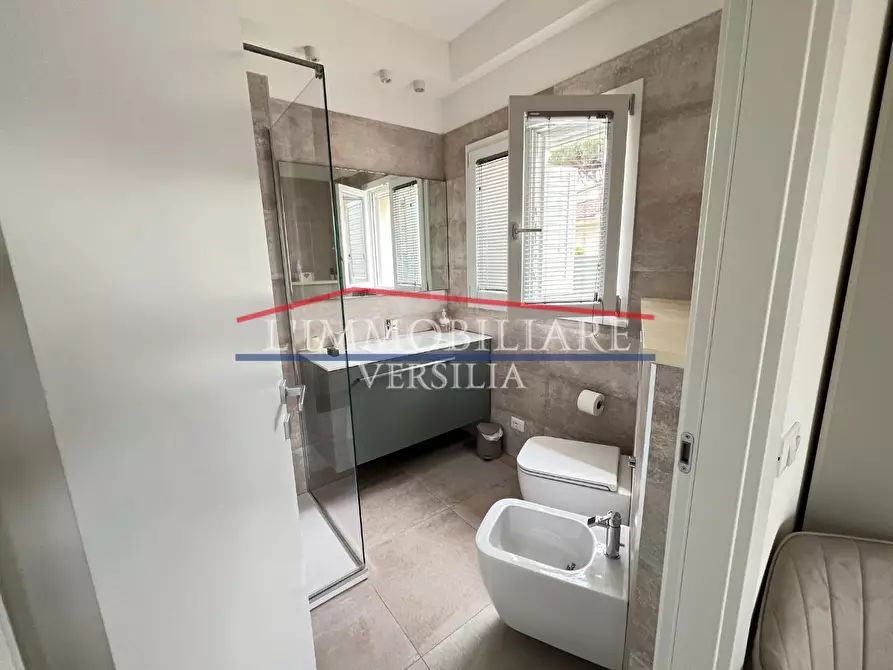 Immagine 41 di Appartamento in vendita  a Montignoso