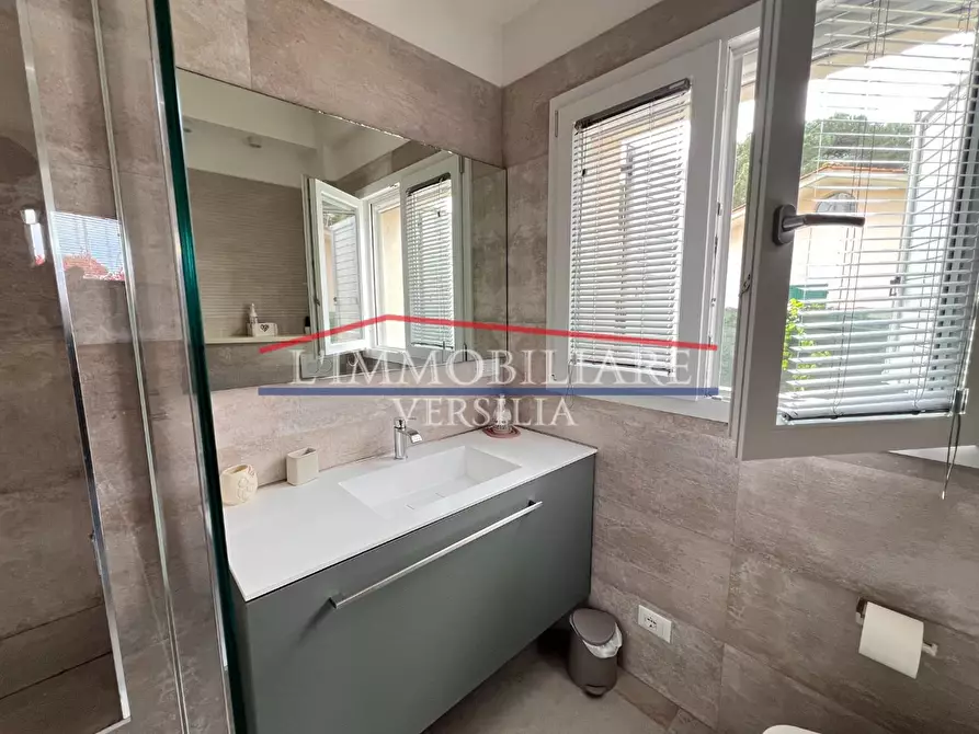 Immagine 42 di Appartamento in vendita  a Montignoso