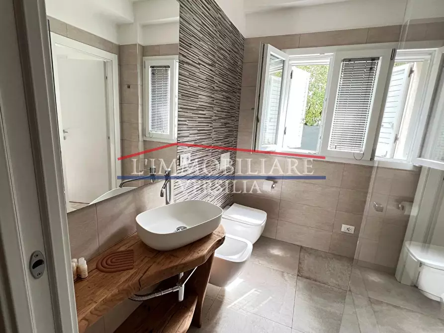 Immagine 28 di Appartamento in vendita  a Montignoso