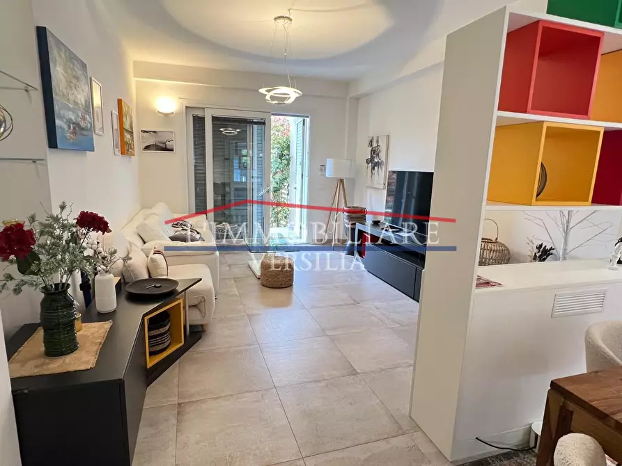 Immagine 18 di Appartamento in vendita  a Montignoso