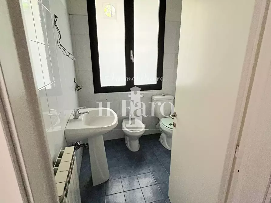 Immagine 10 di Appartamento in vendita  a Campi Bisenzio