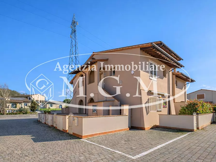 Immagine 1 di Casa bifamiliare in vendita  a Calcinaia