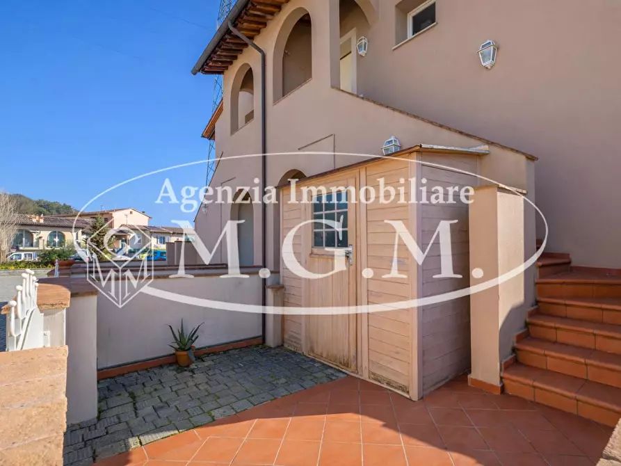 Immagine 2 di Casa bifamiliare in vendita  a Calcinaia