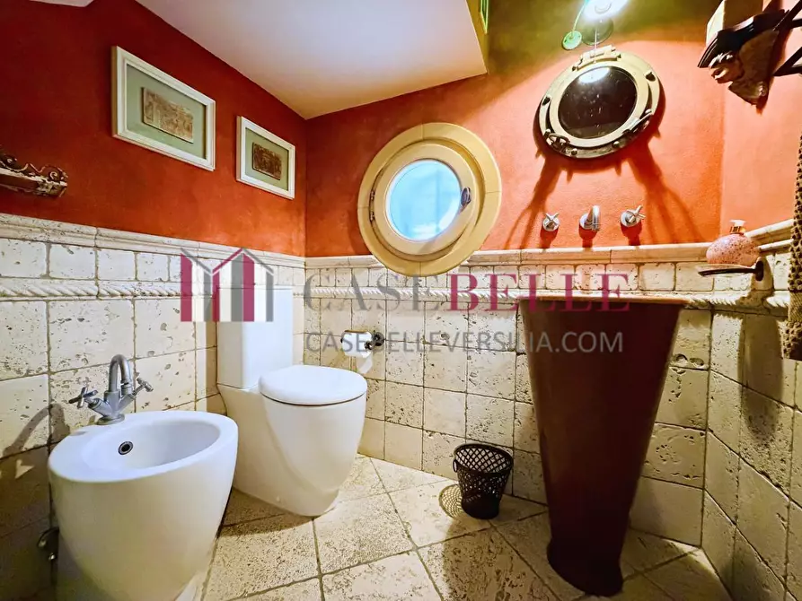 Immagine 22 di Villa in affitto  a Pietrasanta