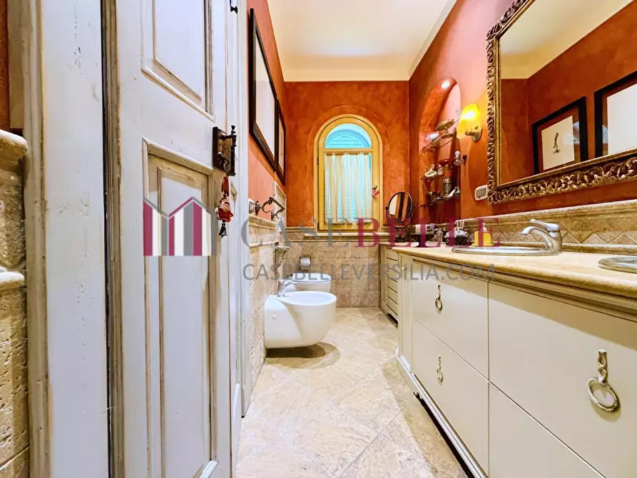 Immagine 34 di Villa in affitto  a Pietrasanta