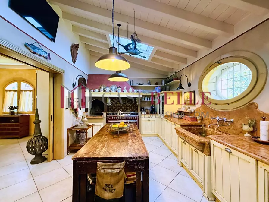 Immagine 15 di Villa in affitto  a Pietrasanta