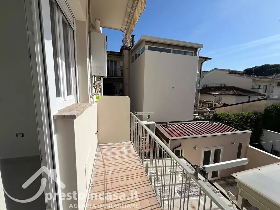 Immagine 10 di Appartamento in vendita  a Viareggio