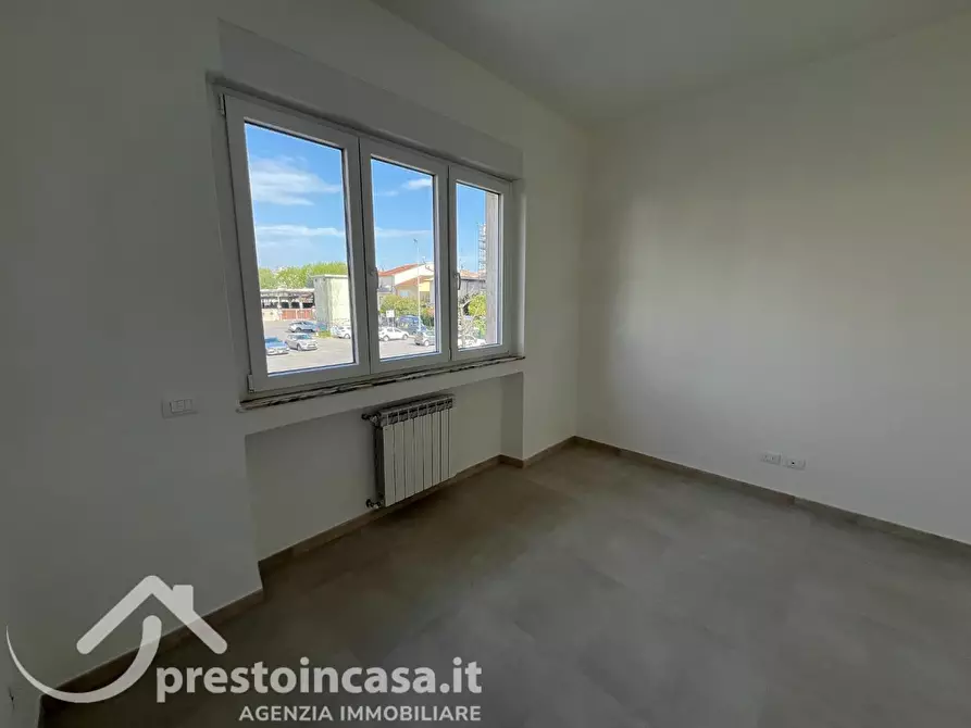 Immagine 13 di Appartamento in vendita  a Viareggio