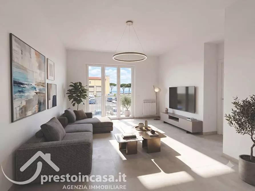 Immagine 1 di Appartamento in vendita  a Viareggio