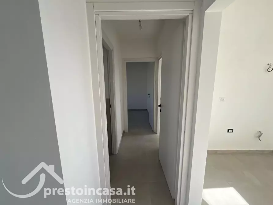 Immagine 11 di Appartamento in vendita  a Viareggio