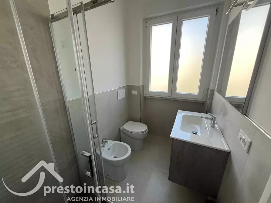 Immagine 18 di Appartamento in vendita  a Viareggio