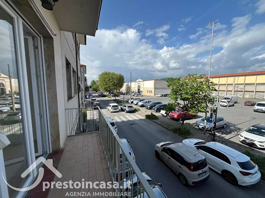 Immagine 6 di Appartamento in vendita  a Viareggio