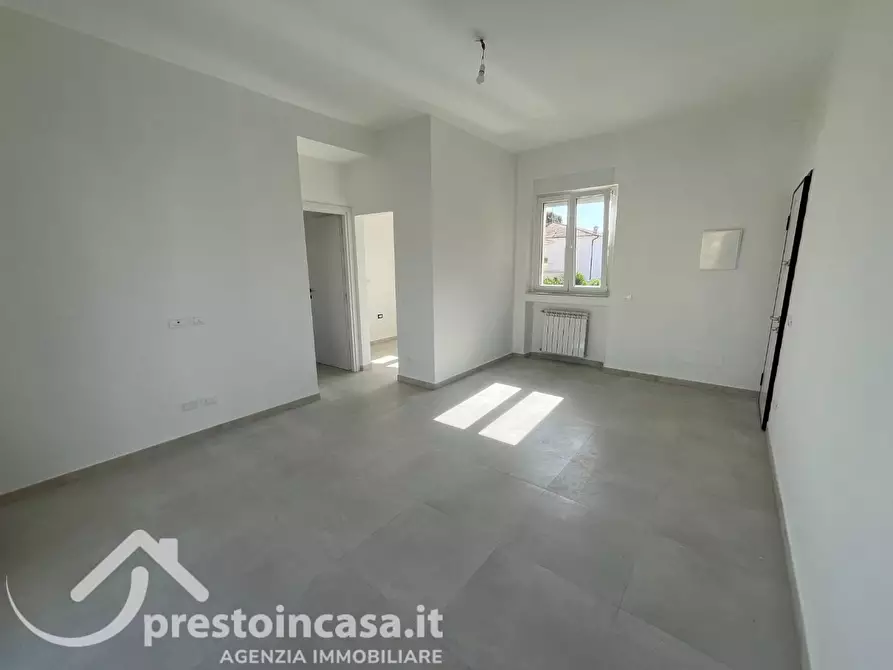 Immagine 1 di Appartamento in vendita  a Viareggio