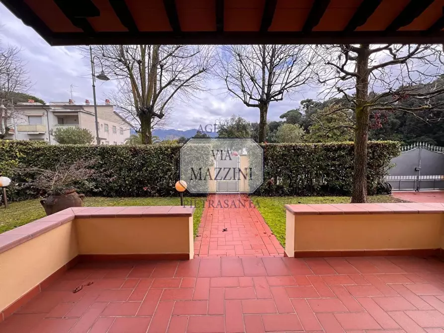 Immagine 9 di Villa in vendita  a Pietrasanta