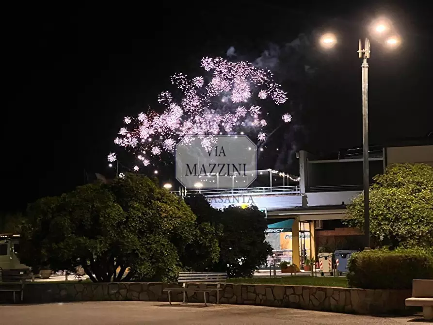 Immagine 28 di Villa in vendita  a Pietrasanta