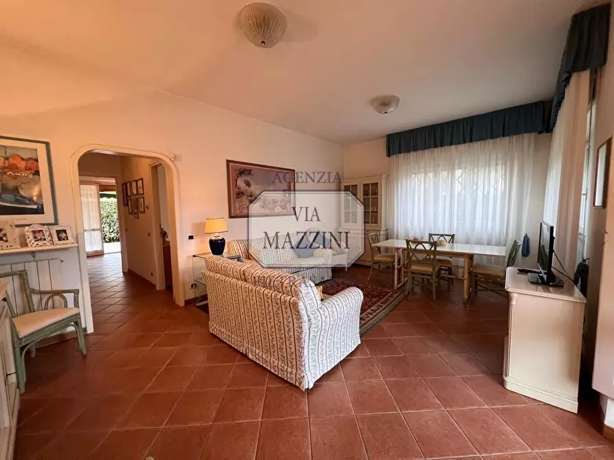 Immagine 13 di Villa in vendita  a Pietrasanta