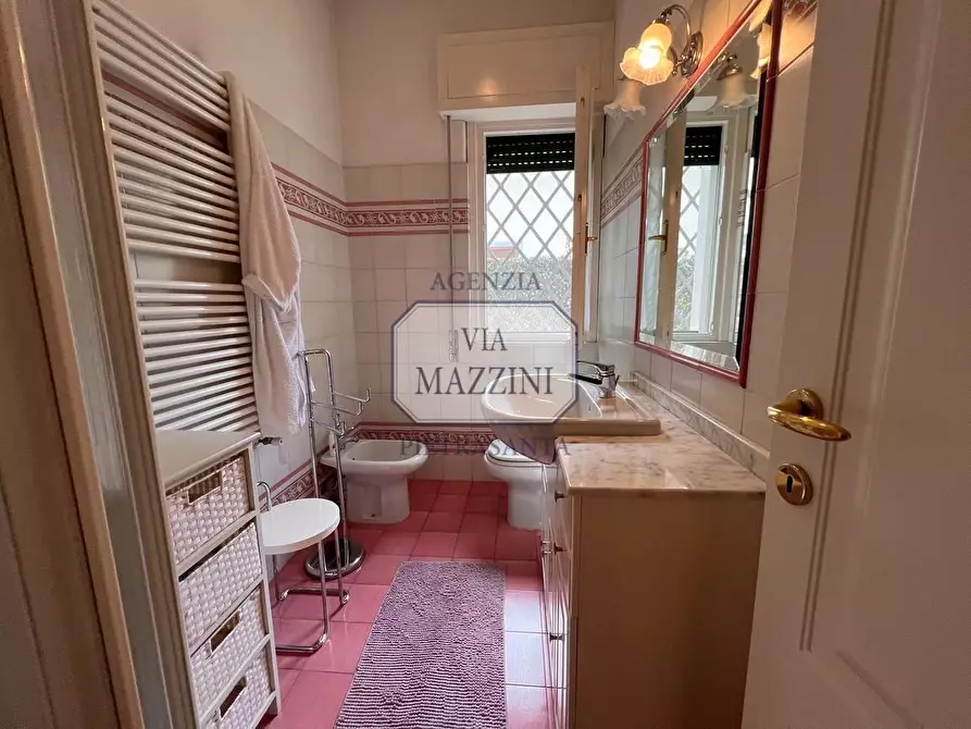 Immagine 16 di Villa in vendita  a Pietrasanta