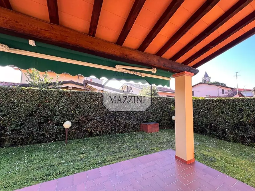 Immagine 7 di Villa in vendita  a Pietrasanta