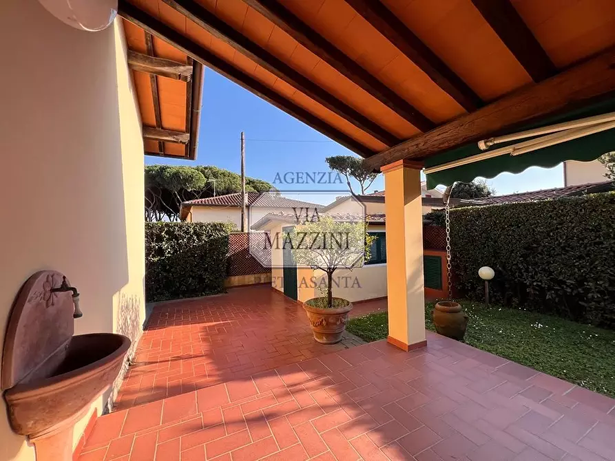 Immagine 6 di Villa in vendita  a Pietrasanta
