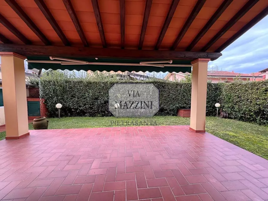 Immagine 8 di Villa in vendita  a Pietrasanta
