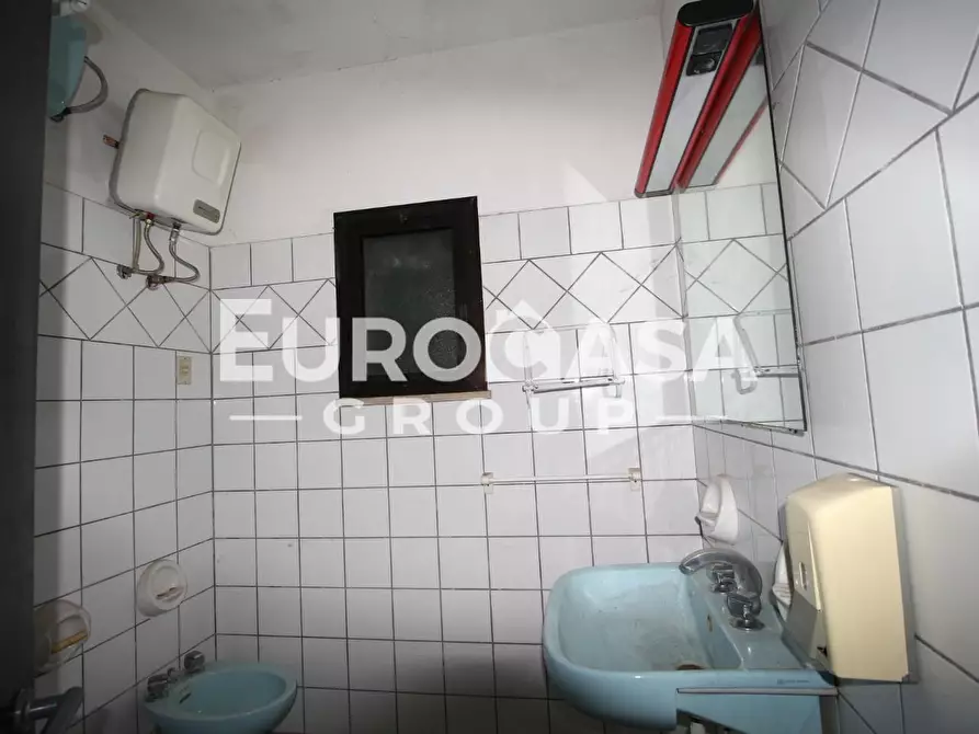 Immagine 5 di Ufficio in affitto  a Capannori