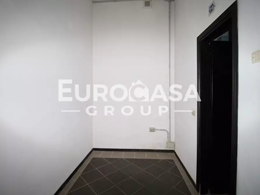 Immagine 4 di Ufficio in affitto  a Capannori
