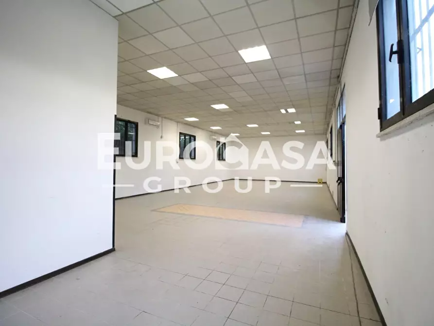 Immagine 2 di Ufficio in affitto  a Capannori
