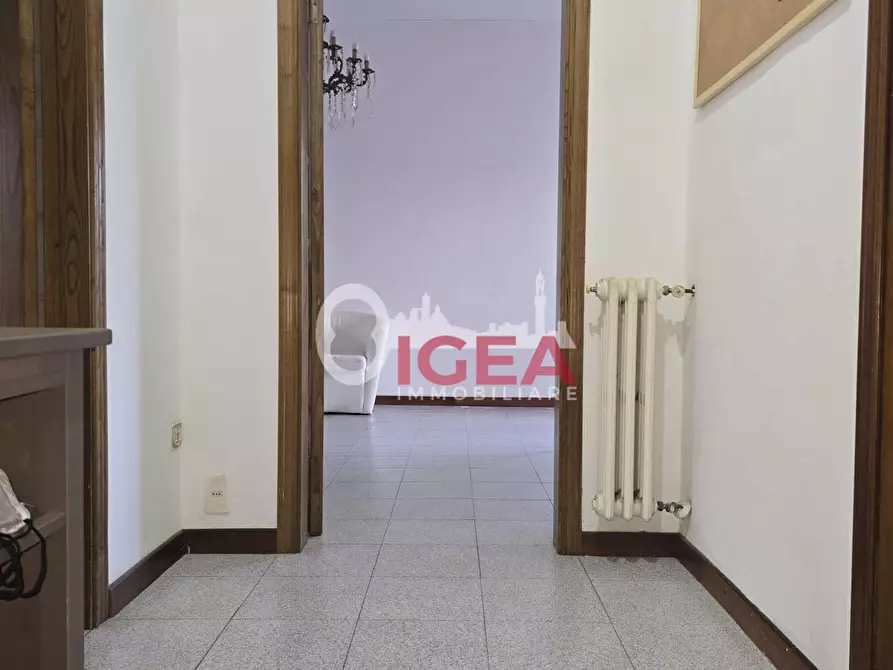 Immagine 21 di Appartamento in vendita  a Siena