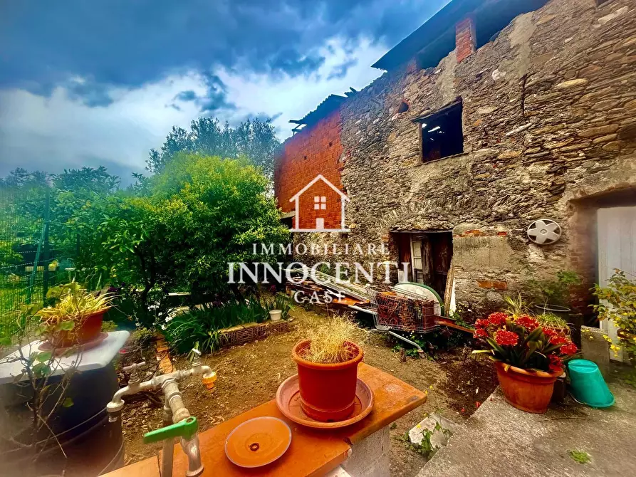 Immagine 1 di Casa indipendente in vendita  a Massa