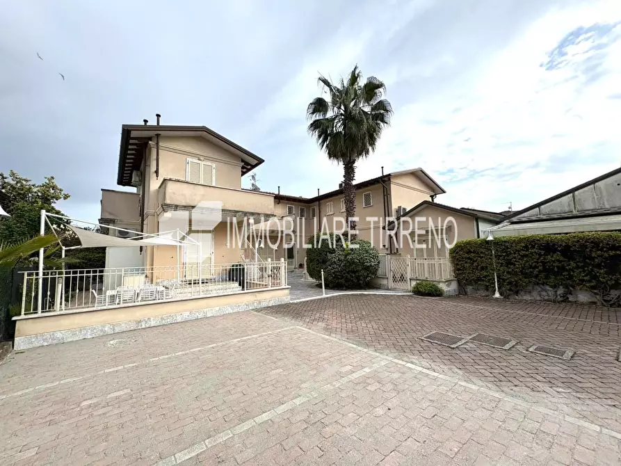 Immagine 1 di Appartamento in vendita  a Massa