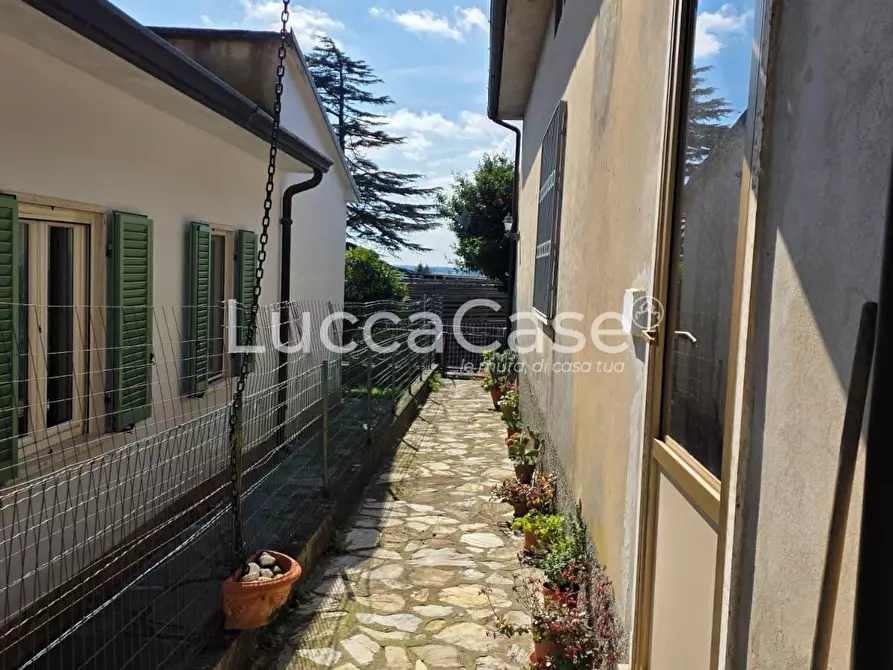 Immagine 2 di Casa indipendente in vendita  a Massarosa