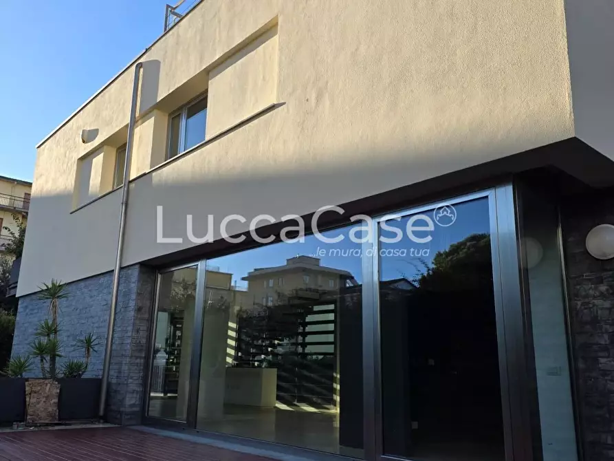 Immagine 17 di Villa in vendita  a Camaiore