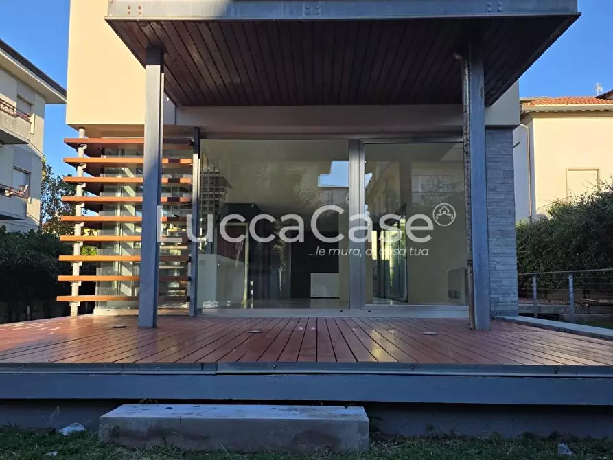 Immagine 18 di Villa in vendita  a Camaiore