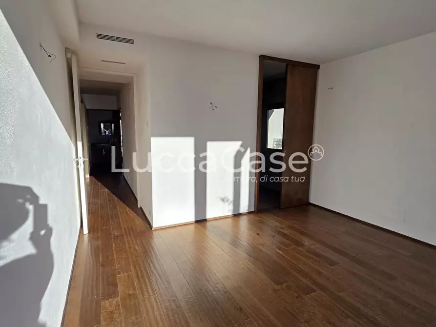 Immagine 14 di Villa in vendita  a Camaiore