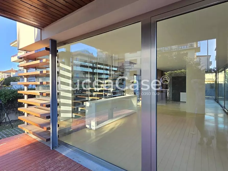 Immagine 5 di Villa in vendita  a Camaiore