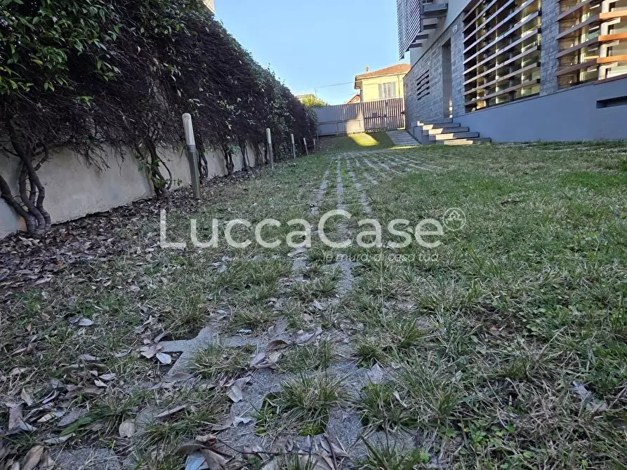 Immagine 3 di Villa in vendita  a Camaiore