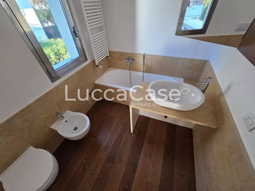 Immagine 22 di Villa in vendita  a Camaiore