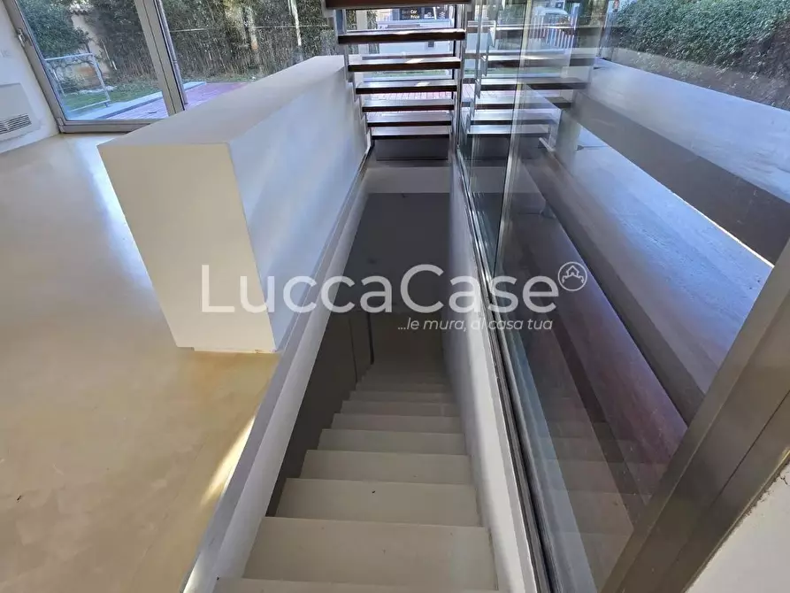 Immagine 12 di Villa in vendita  a Camaiore