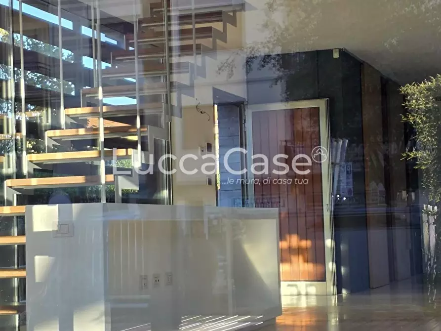 Immagine 21 di Villa in vendita  a Camaiore