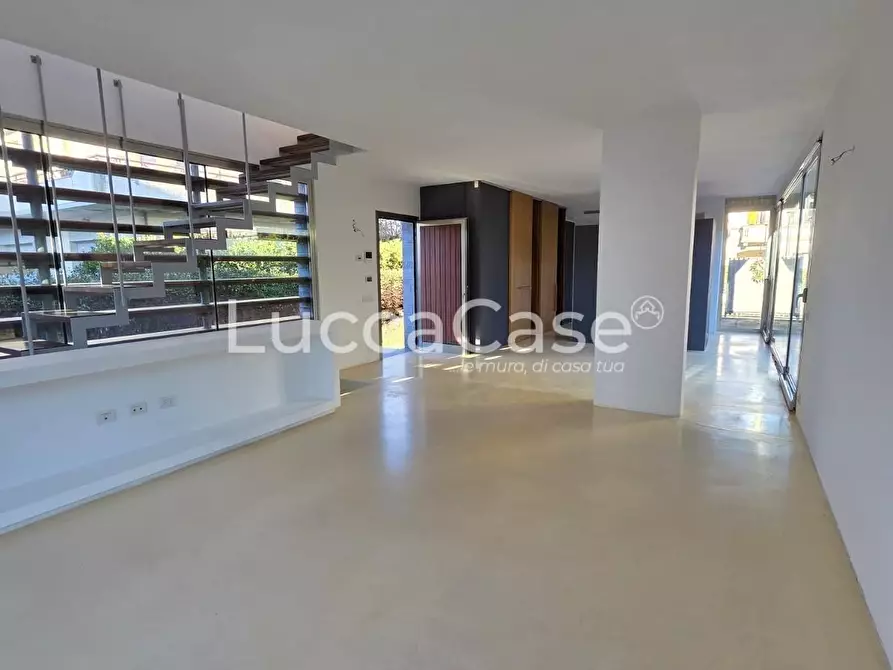 Immagine 9 di Villa in vendita  a Camaiore