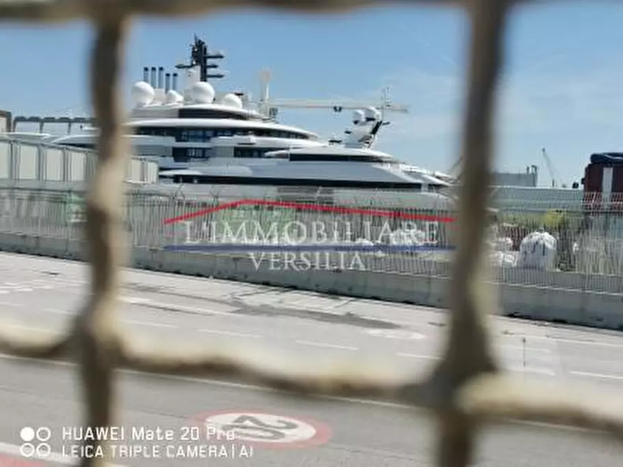 Immagine 35 di Capannone industriale in vendita  a Massa