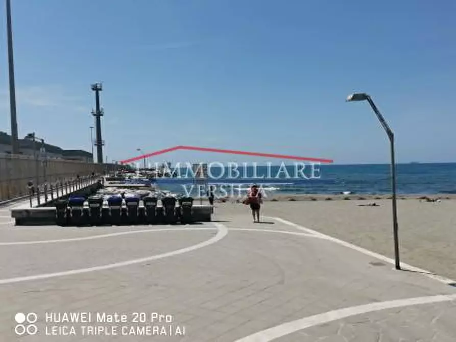 Immagine 34 di Capannone industriale in vendita  a Massa