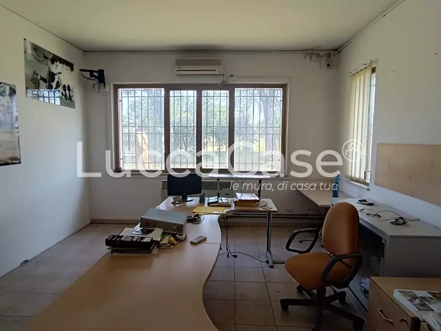 Immagine 41 di Attività artigianale in affitto  a Porcari