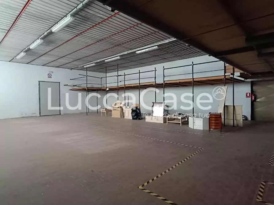 Immagine 33 di Attività artigianale in affitto  a Porcari