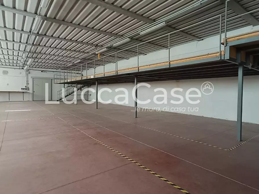 Immagine 27 di Attività artigianale in affitto  a Porcari