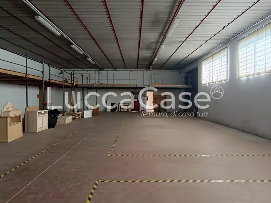 Immagine 29 di Attività artigianale in affitto  a Porcari