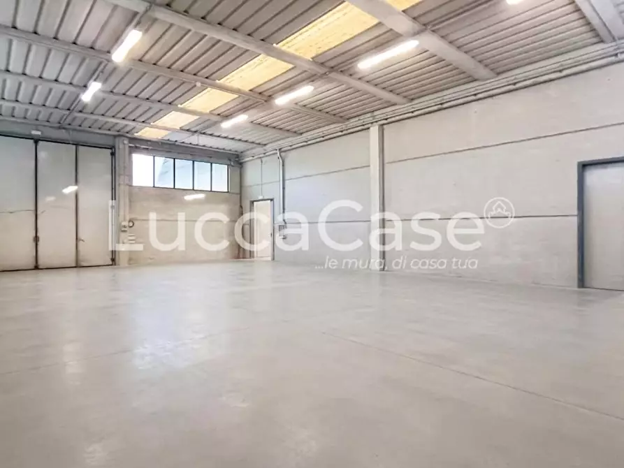 Immagine 1 di Attività artigianale in affitto  a Porcari